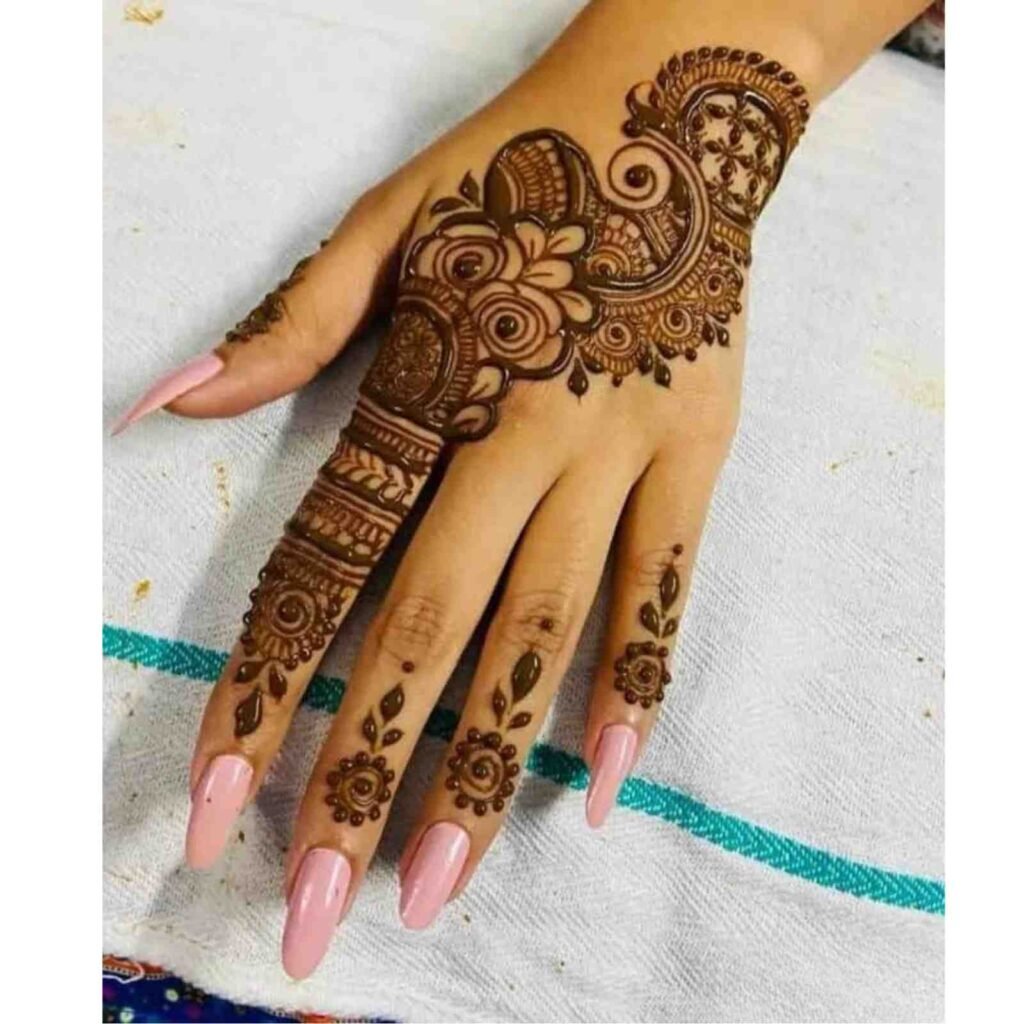 Classic Easy Arabic Mehndi Design for Back Hand