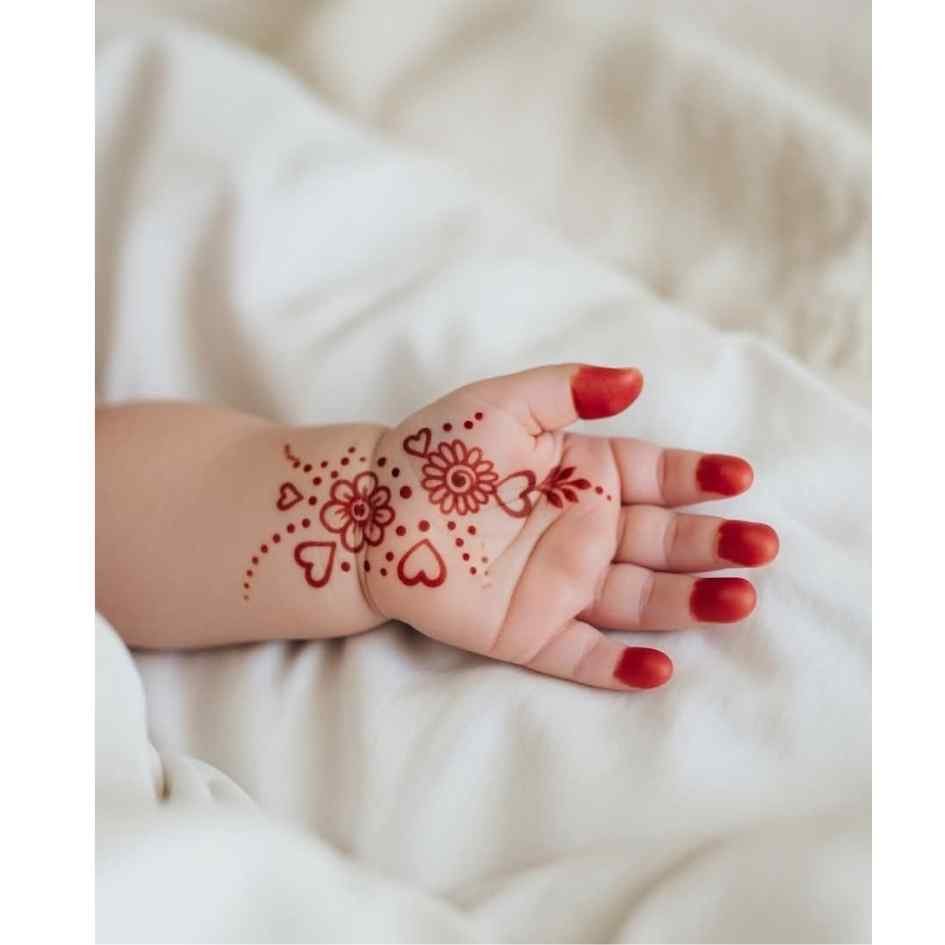 Small Floral Mehndi Designs for kids Front hand