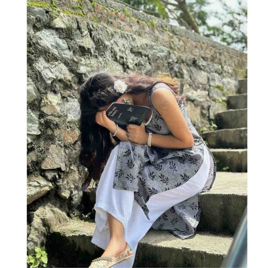 cute girl pic hidden face