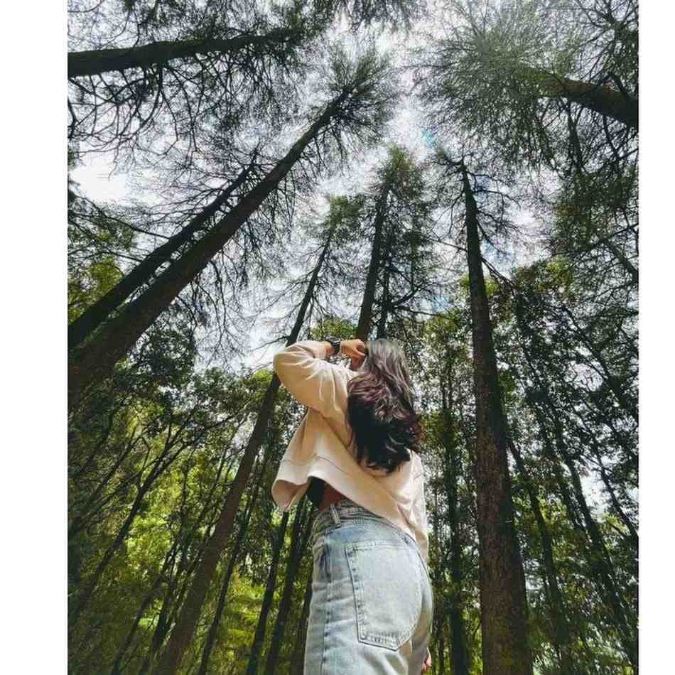 cute girl pic hide face