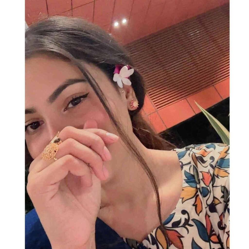 girl hidden face pic