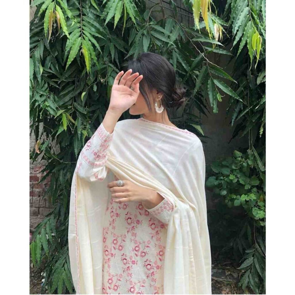 girls pic for instagram hide face