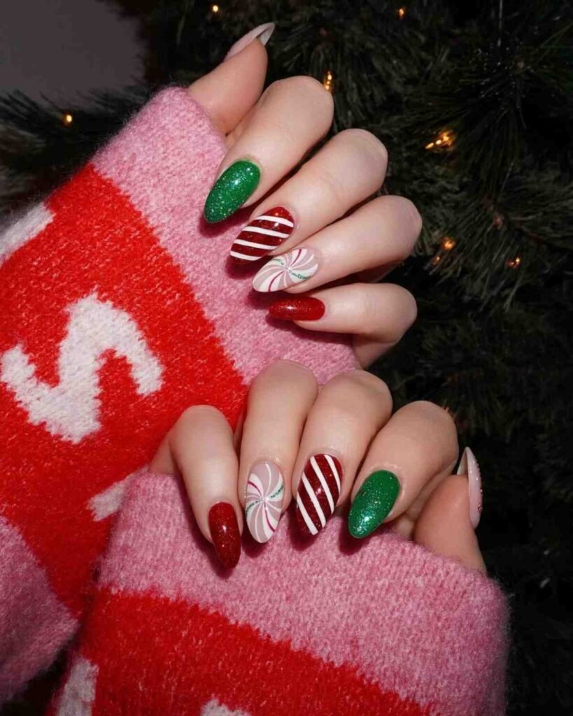 Almond-Shaped Christmas Festive Nails Simple