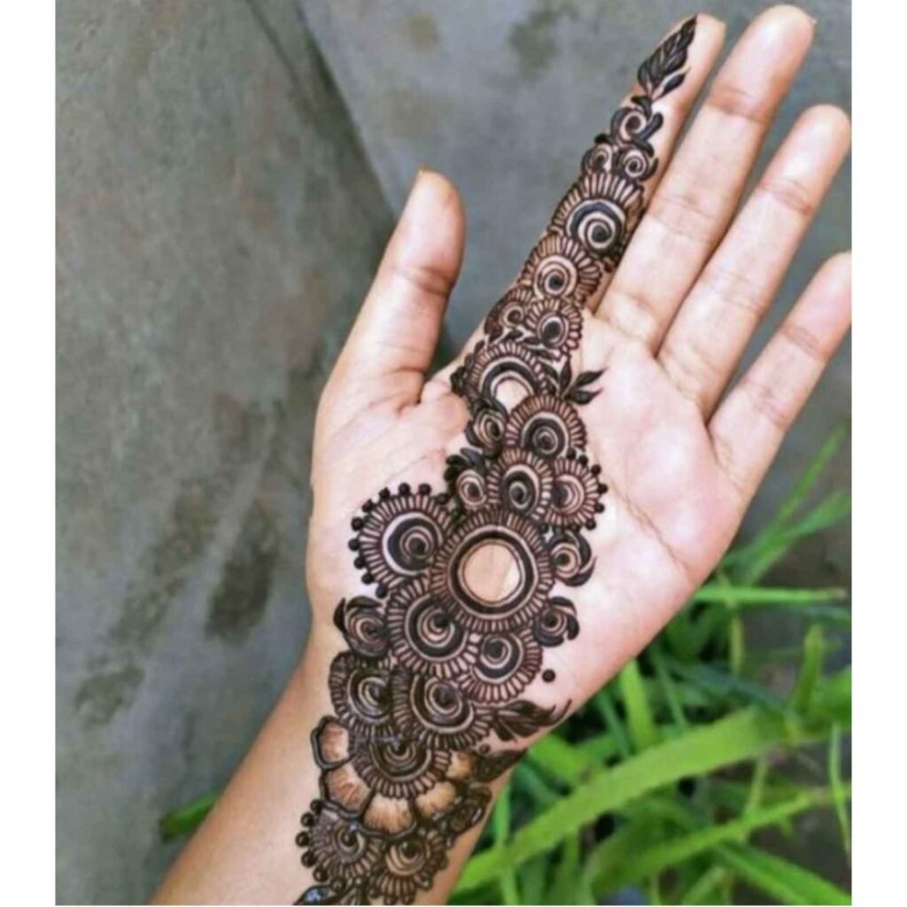 Arabic-Inspired Tikki Mehndi Design