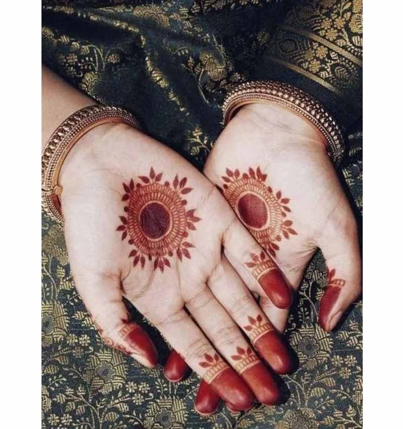 Bold Floral Gol Tikki Mehndi Front Hand
