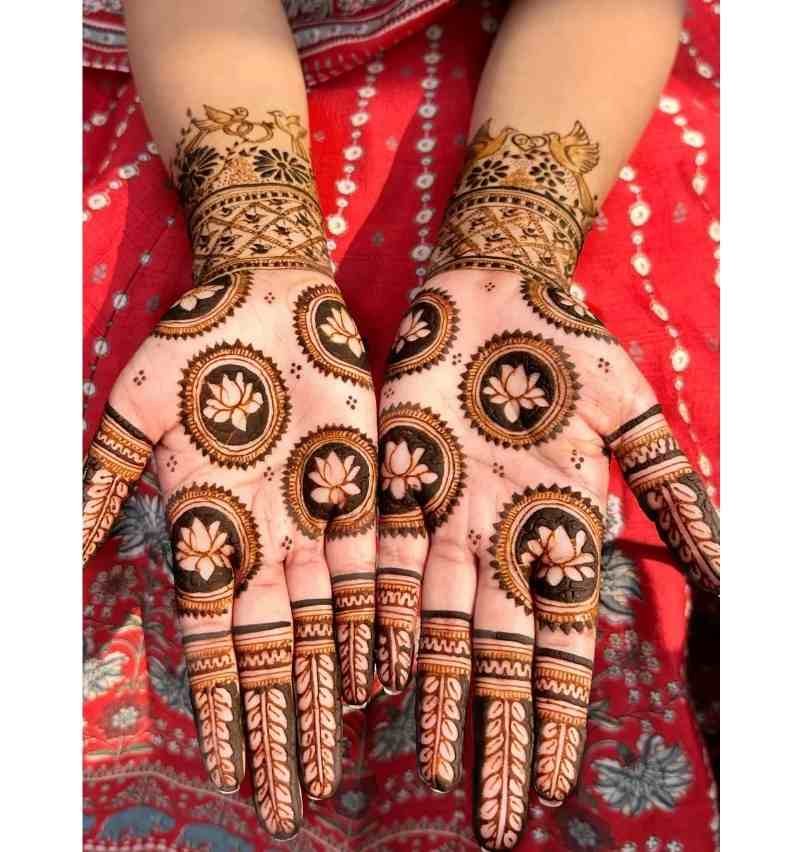 Circle Flower Mehndi Design for the Front Hand