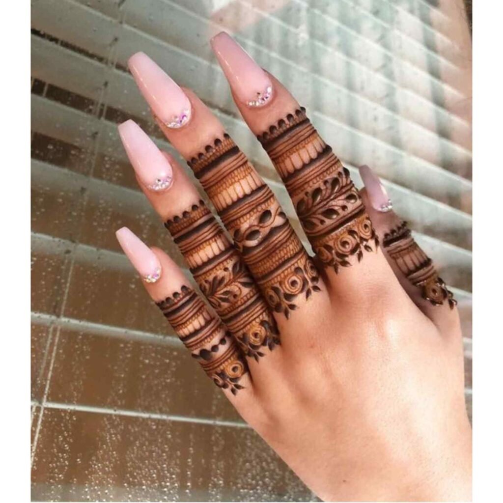 Minimalist Finger Mehndi Design