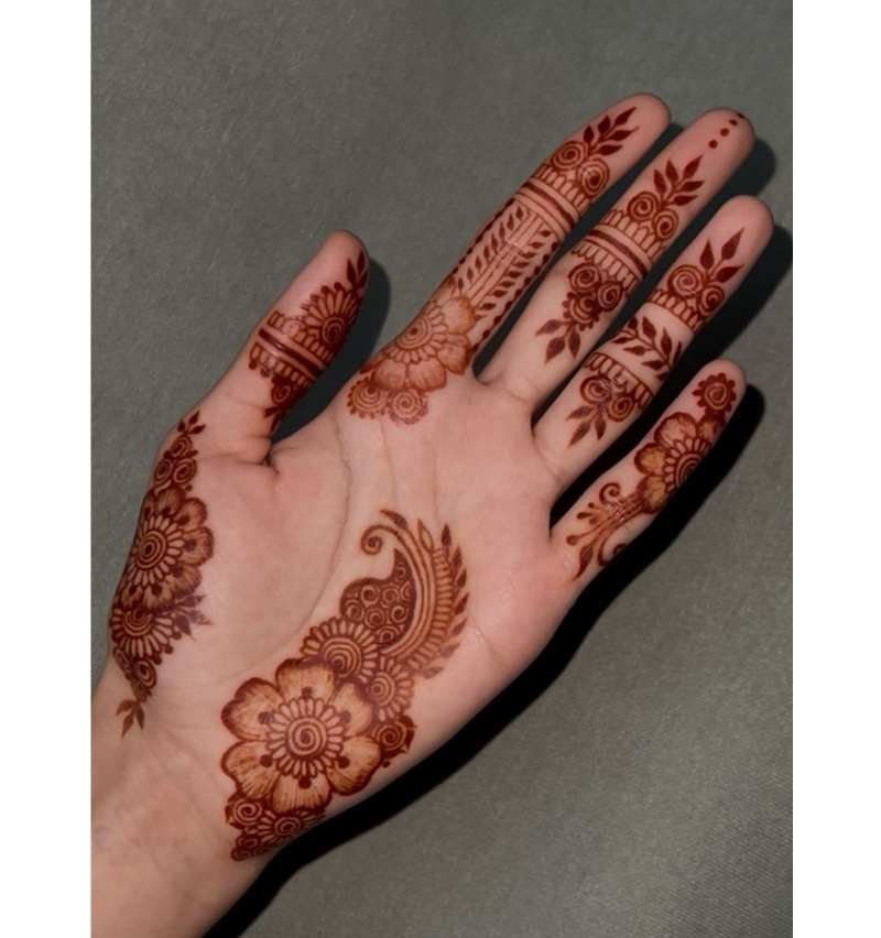 Minimalist Palm Mehndi Design Simple and Beautiful