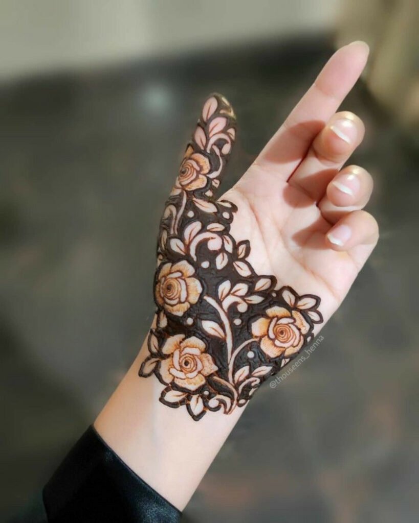 Rose Arabic Mehndi Design With Elegant Motifs On The Fingers